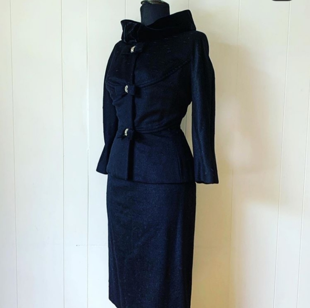Rare vintage 1950s volup Lilli Ann cashmere suit